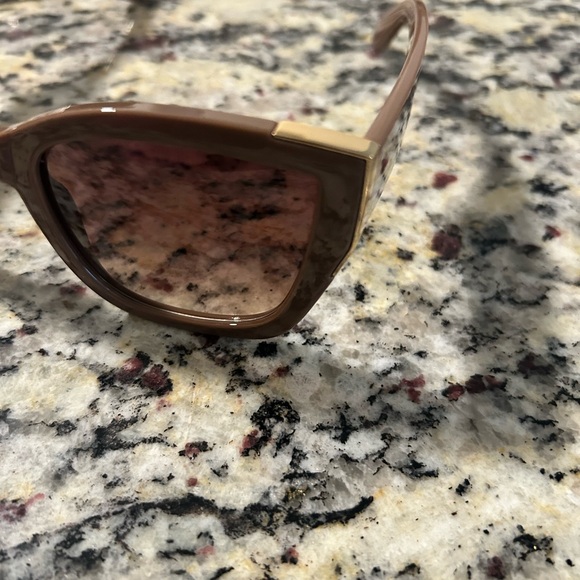 Stylish Brown Sunglasses with gold accent - Picture 3 of 4